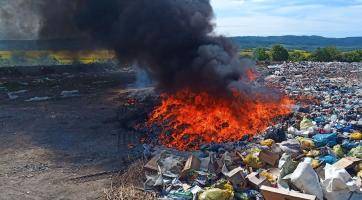 S požárem skládky odpadu ve Zdounkách bojovalo pět jednotek hasičů