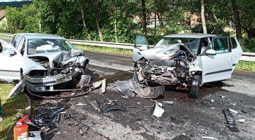 Nehoda dvou osobních vozidel v Polichně si vyžádala čtyři zraněné