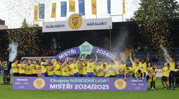 Ševci po obratu převzali pohár, s fanoušky oslavili návrat do první ligy 