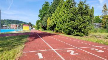 Komplexní přestavba sportovního areálu v Otrokovicích pokračuje. Na řadě jsou běžecké dráhy a basketbalové hřiště