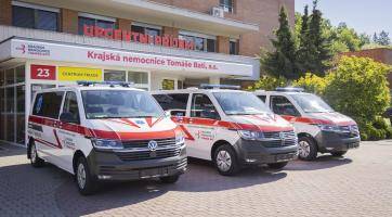 Baťova nemocnice pořídila tři nové sanitky. Jedna je speciálně upravená pro obézní pacienty