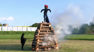 Kvítkovická čarodějnice se stala symbolem sousedské soudržnosti