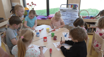 Bacily mají důvod k obavám. Postaraly se o to děti v Baťově nemocnici