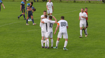 Fotbalové derby ovládli hráči Sadů