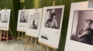 Výstava ve vsetínském kině Vatra přibližuje svět lidí s autismem