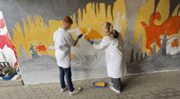 Žáci základní umělecké školy přemění podchod na dračí sluj