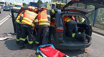 Při vážné nehodě ve Zlíně-Malenovicích se zranilo šest lidí. Na místo letěl vrtulník