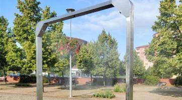 V Otrokovicích instalují oblíbená mlžítka. První už je na náměstí, kde bude druhé?