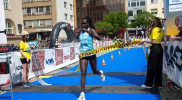 Festivalový půlmaraton ovládli běžci z Keni. Účast byla letos rekordní