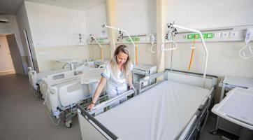 Interna KNTB má za sebou 1. etapu modernizace. Pokoje mají vlastní sociálky i klimatizaci