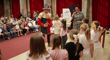 Žáci prvních tříd byli slavnostně pasováni na čtenáře