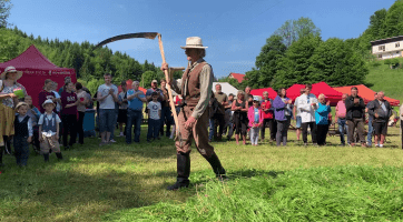 V Semetíně se soutěžilo v sečení kosú, vítězem klání se stal domácí borec