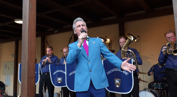 Výtvarník František Skála předvedl netradiční dechovku