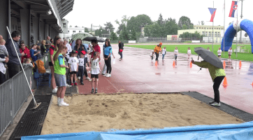 Děti z mateřských škol opět závodily v atletických disciplínách