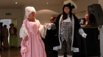 Přehlídka historických oděvů představila šaty už od středověku