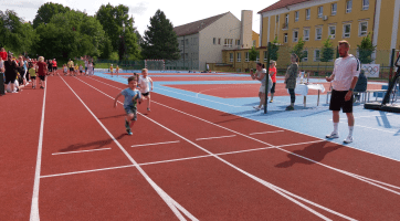 Pod Vinohrady závodily v atletice děti z mateřských škol z Brodu i okolí