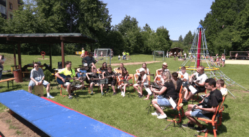 Na novém hřišti a v areálu ZŠ Pod Vinohrady se konala Zahradní slavnost