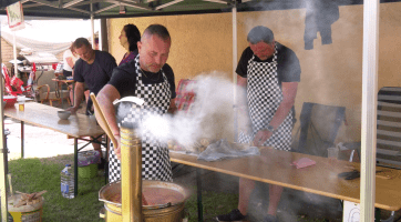 Motorkáři v Ořechově opět vařili guláše. O vítězství se utkalo 10 týmů