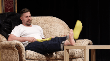 Divadlo nad Bečvou poděkovalo hasičům komedií Inzerát