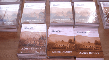 Divnický zámeček ožil v knize i díky zvelebení parku