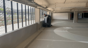 Vsetín chce provozovat parkovací dům. Řeší, jak ho uklízet