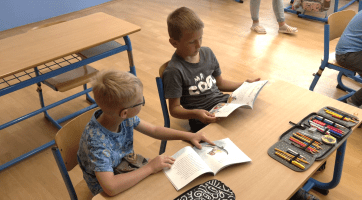 Otrokovice obdarovaly šikovné čtenáře z prvních tříd knížkami