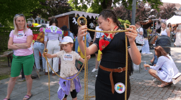 Tillichovo náměstí změnilo na dvanáct hodin název na Pohádkové náměstí