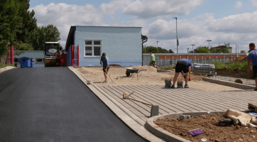 Staré Město upravuje prostor před koupalištěm, koupání je bez omezení