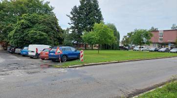 V Kroměříži vznikne nové parkoviště. Stání pro 22 vozidel budou hotová na podzim