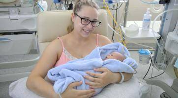 Zlínská porodnice hlásí letní babyboom. Porod 800. miminka byl ale komplikovaný