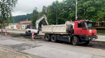 Práce na opravách vozovky na Ohradě pokračují další etapou