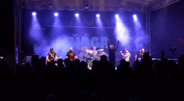 Předskokanem kapely Mňága a Žďorp byl Petr Kotvald