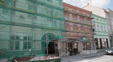 Radnice ve Valašském Meziříčí bude mít novou fasádu a okna