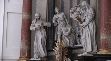 Veselská farnost nabízí komentované prohlídky kostela i krypty