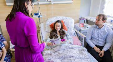 Nedoklubko věnuje maminkám ve zlínské porodnici kojicí podprsenky za 250 tisíc korun