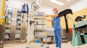 Domů už 15 minut po operaci? Baťovka zavádí rychlé gynekologické zákroky bez uspání