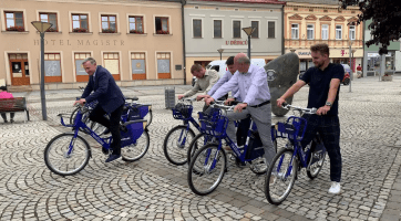 Nová sdílená kola zpřístupňují ve Vsetíně ekologickou dopravu
