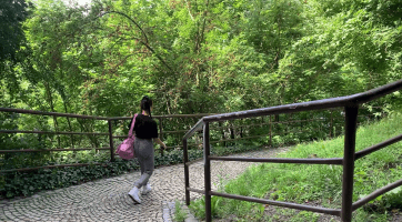 Oprava chodníku přeruší spojení mezi centrem a Sychrovem