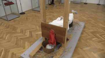 Expozici na zámečku vévodí gilotina v životní velikosti