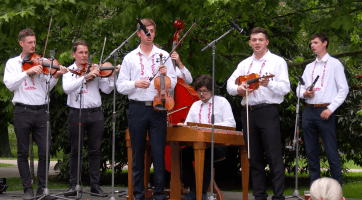 Podvečer u Slovácké búdy byl v režii Oskoruši