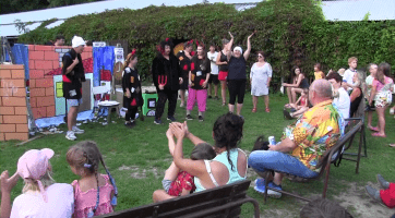 Herci ze Střediska komplexní péče LUISA sehráli na Lučině pohádku O čertovi