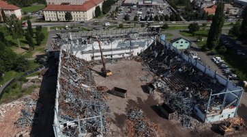 Sportovci musí využít ledovou plochu mimo Hradiště