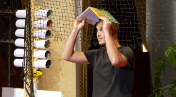 Ve Sloupovém sále muzea vypletl své divadelní sítě pavouk Čenda 