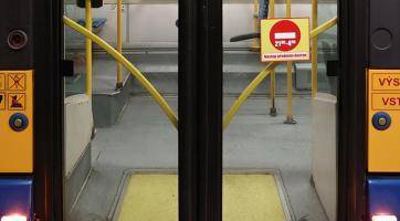 Mladík z Kladna poškodil ve Zlíně trolejbus. Strážníkům neutekl