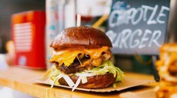 Food trucky přivezou na náměstí Míru kulinářské speciality z celého světa