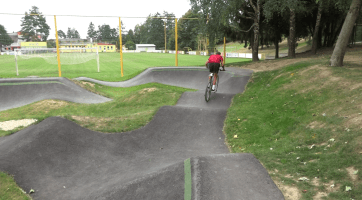 Sportovní možnosti v Boršicích rozšířila nová pumptracková dráha