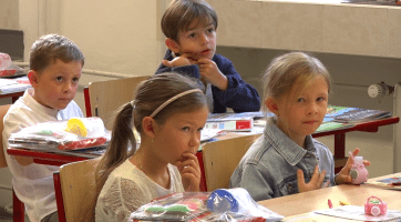 Pro více než stovku žáků prvních tříd v Kyjově začaly školní povinnosti