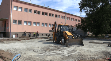 U Základní školy Hutník vzniká park i parkoviště