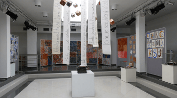 Výstava ZUŠ Ateliér Knihozem odhaluje tajemství krásných knih 