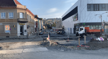 Uzavírka v centru Vsetína zkomplikuje příjezd k obchodní galerii